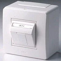 Фото коробка pdd-n60 в сборе с 1 розеткой brava rj45 кат.5е (телефон/компьютер) бел. dkc 10665